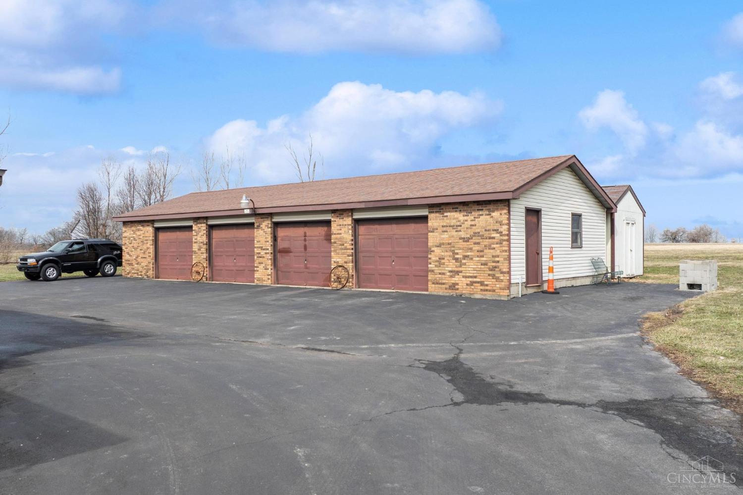 405 Hoskins Road, Union Twp, Ohio image 4
