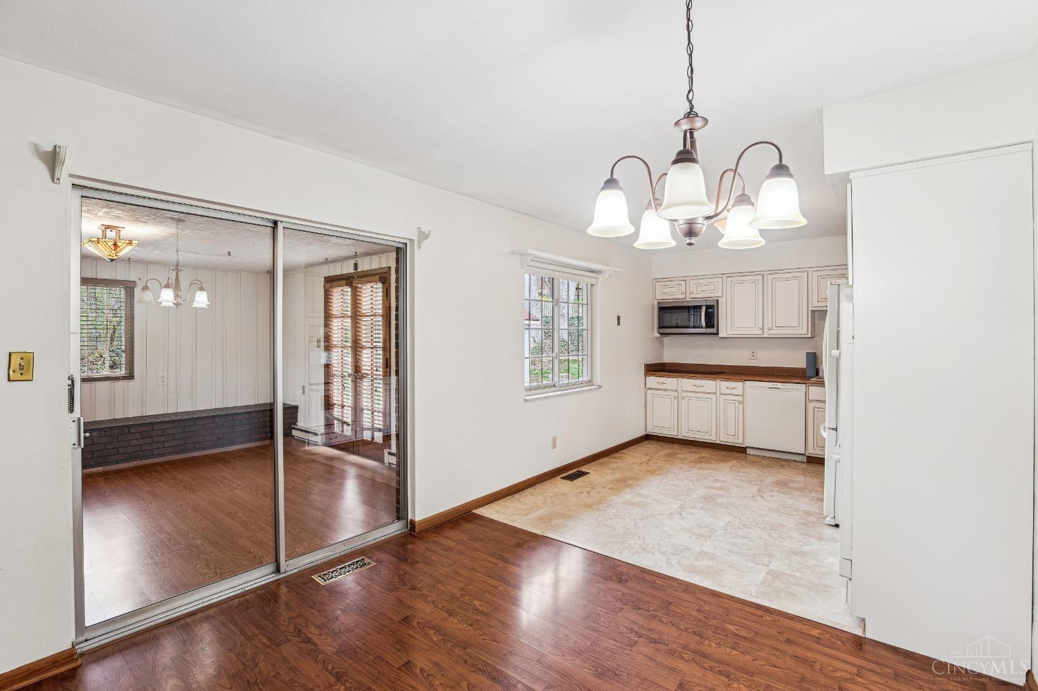 4625 Wing View Lane, Dayton, Ohio image 10
