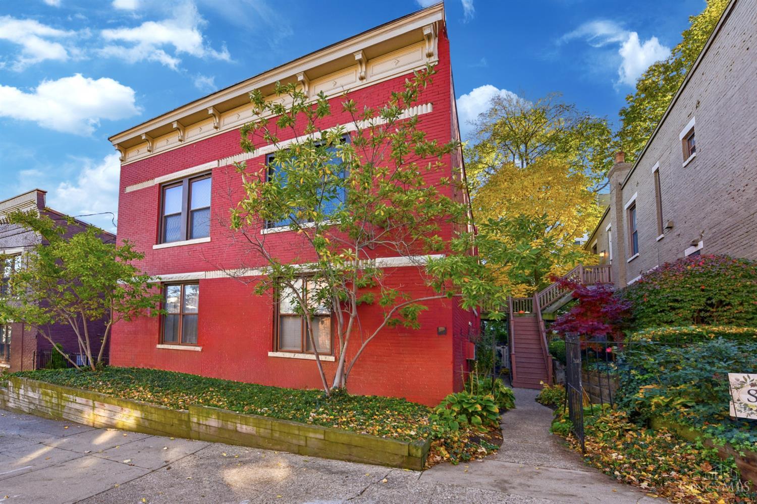 987 Paradrome Street B