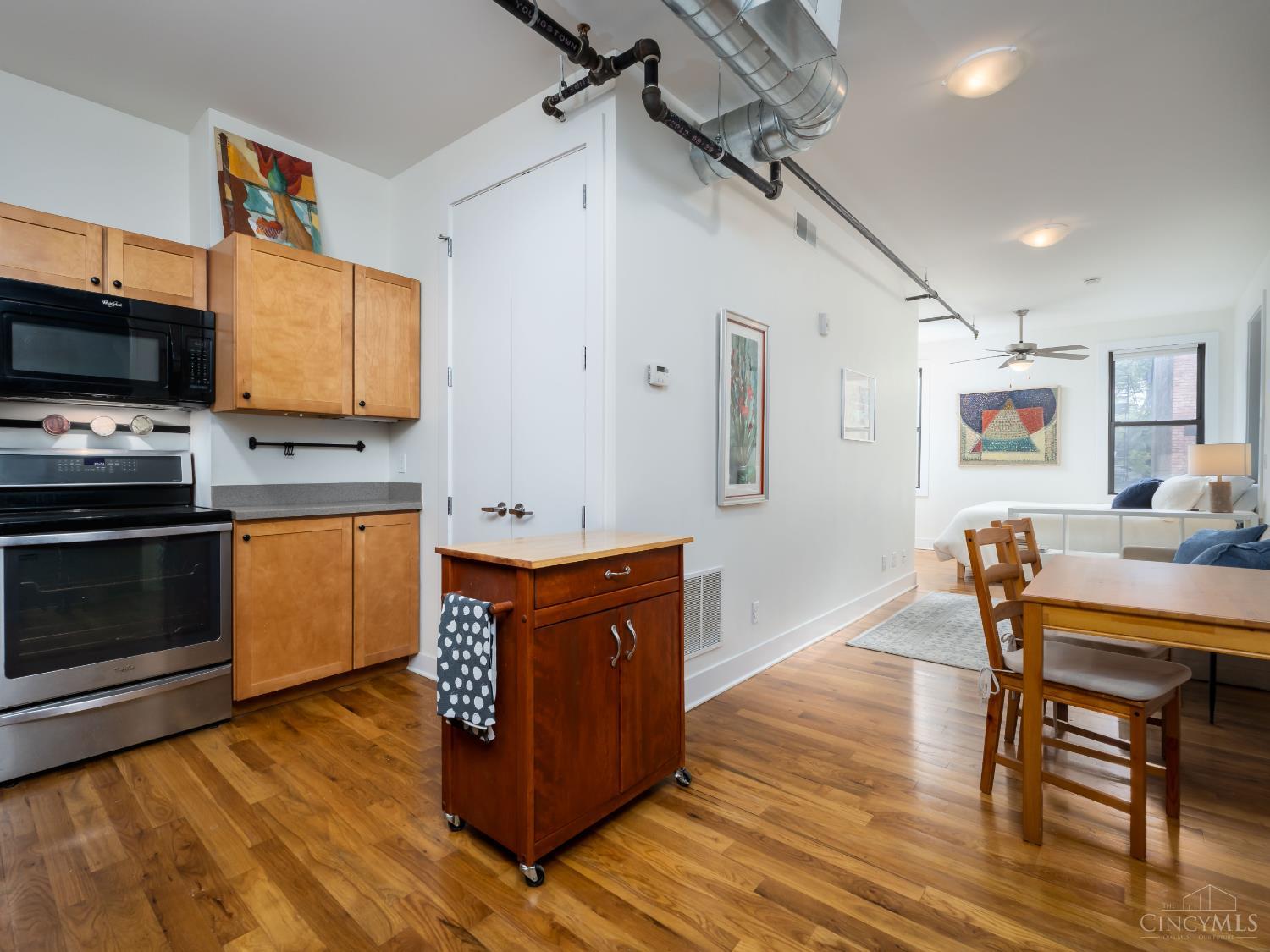 1432 Race Street 209