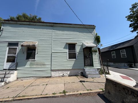 Photo of 830 Livingston Street, Cincinnati, OH 45214 (MLS # 1879729)