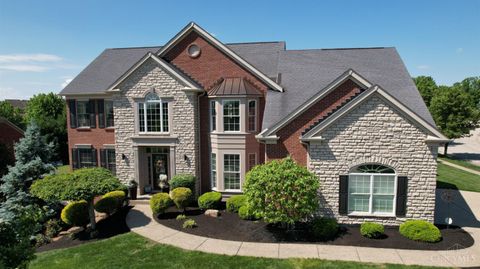 Photo of 2440 Ashton Court, Cincinnati, OH 45244 (MLS # 1879701)