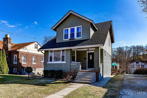 Photo of 2635 Ocosta Avenue, Cincinnati, OH 45211 (MLS # 1869636)