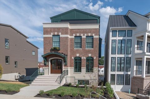 Photo of 2934 Three Oaks Lane, Cincinnati, OH 45209 (MLS # 1856113)