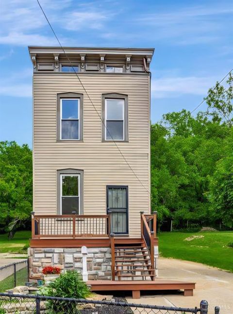 Photo of 2016 Queen City Avenue, Cincinnati, OH 45214 (MLS # 1861408)