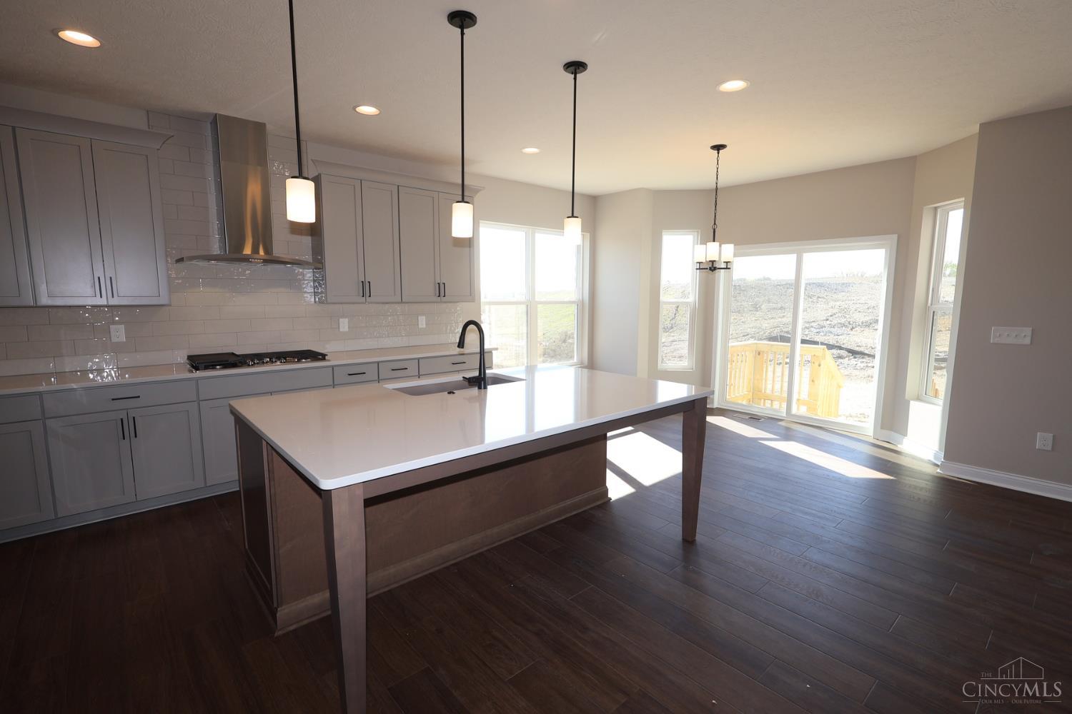2445 Trail View 8593