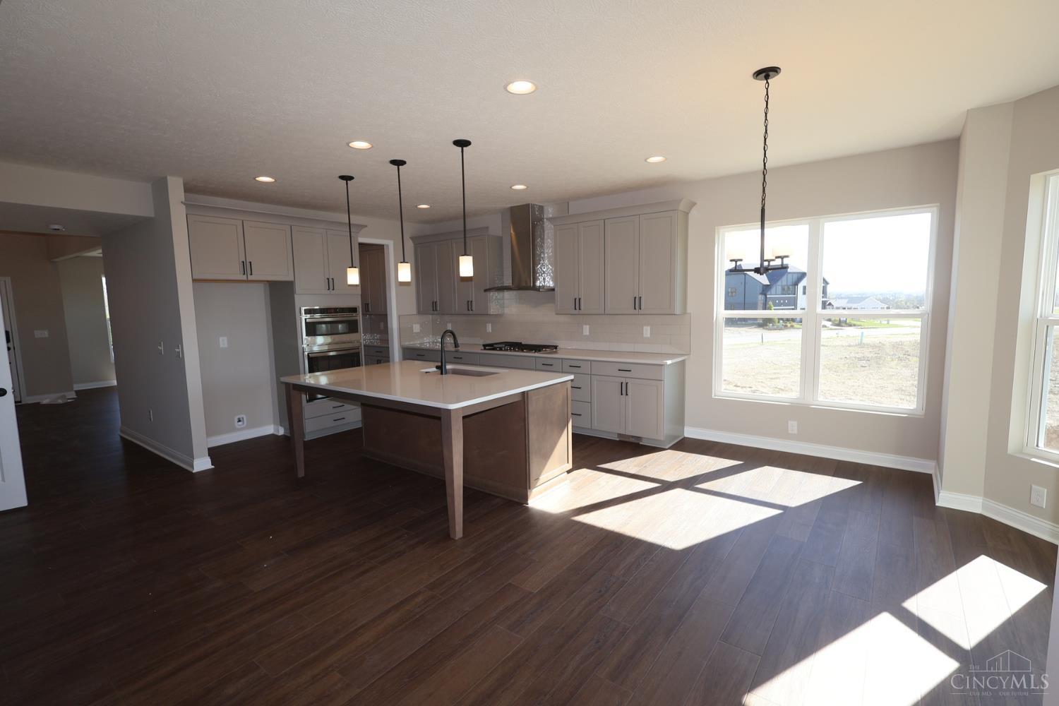 2445 Trail View 8593