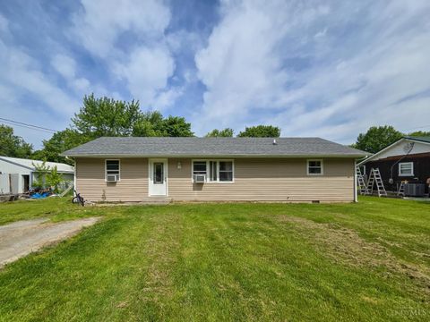 Photo of 5464 Oak Grove Avenue, Blanchester, OH 45107 (MLS # 1879407)