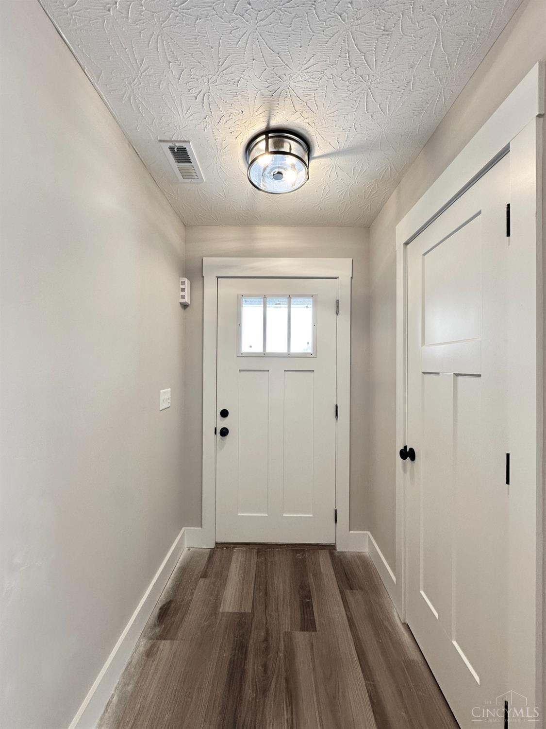 5017 Waterford Lane, Middletown, Ohio image 3