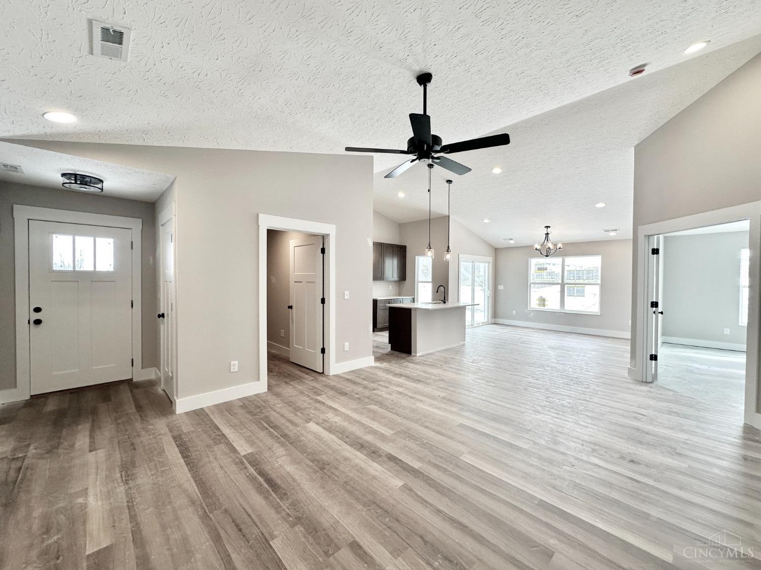5017 Waterford Lane, Middletown, Ohio image 4