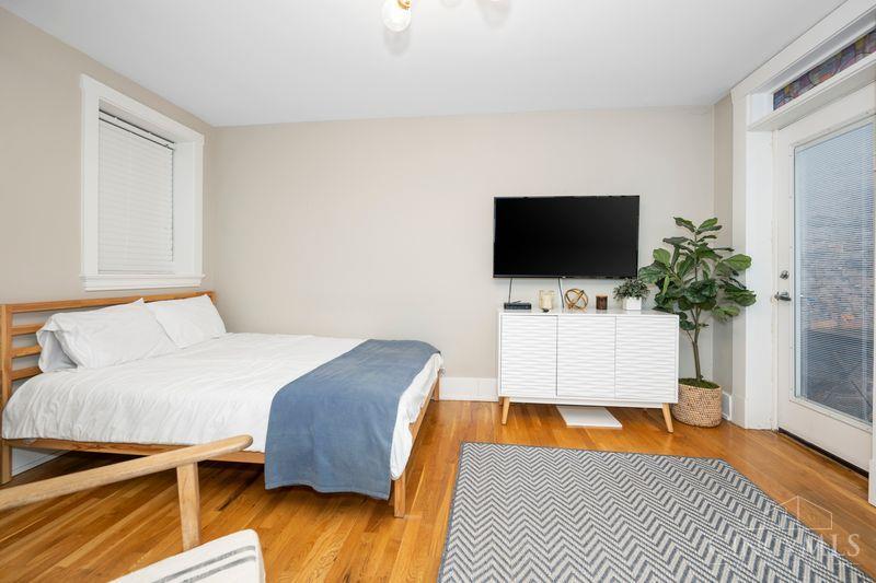 1415 Vine Street 301