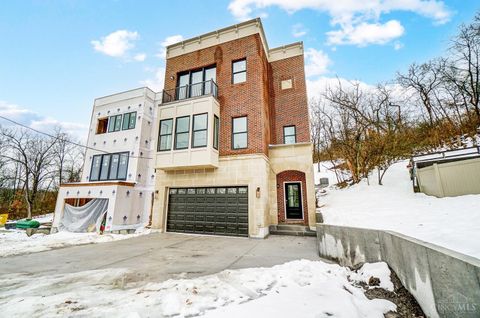 Photo of 621 W Loveland Avenue, Loveland, OH 45140 (MLS # 1816743)