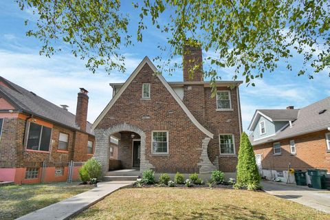 Photo of 5223 Laconia Avenue, Cincinnati, OH 45237 (MLS # 1855790)