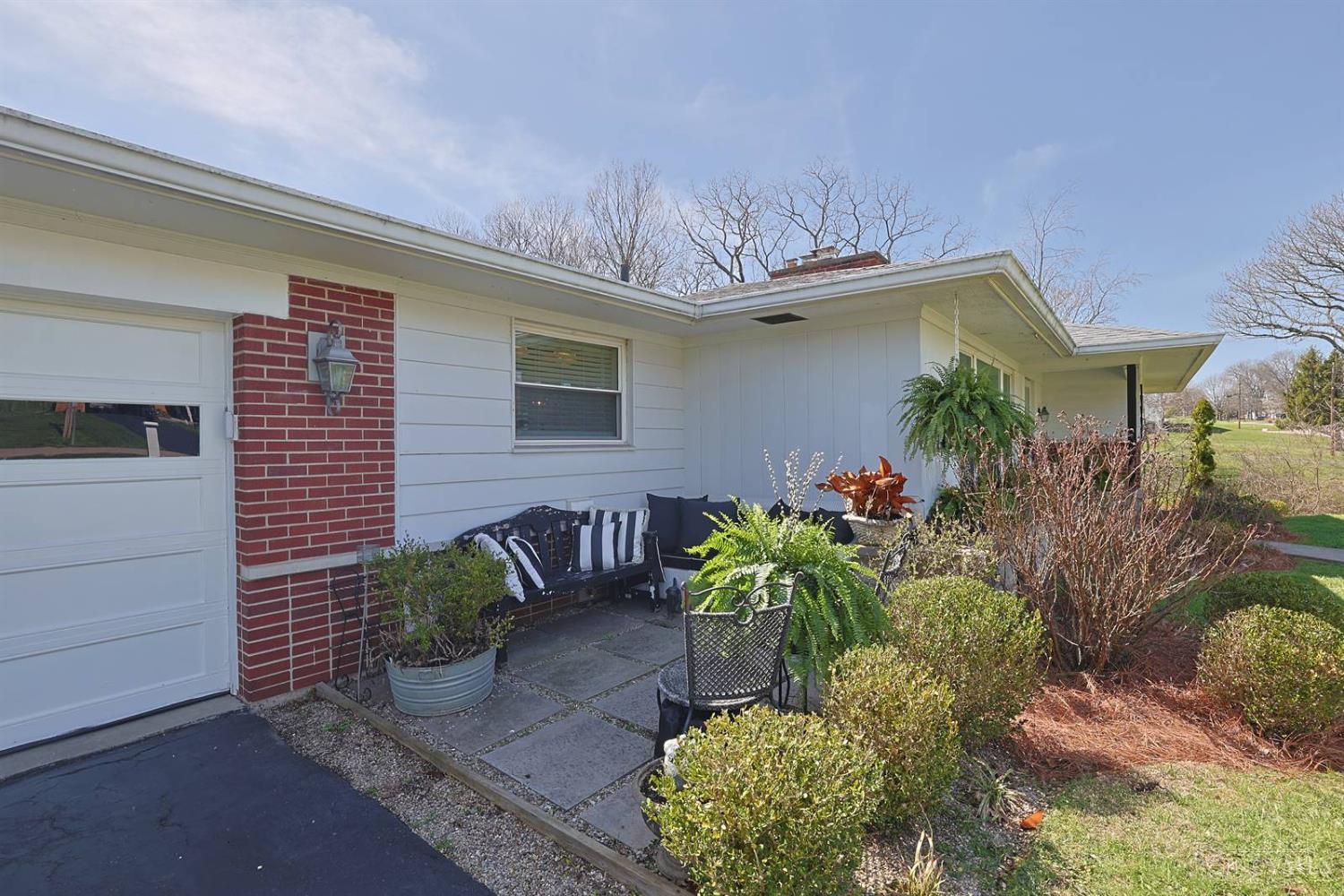 5831 Belleview Avenue