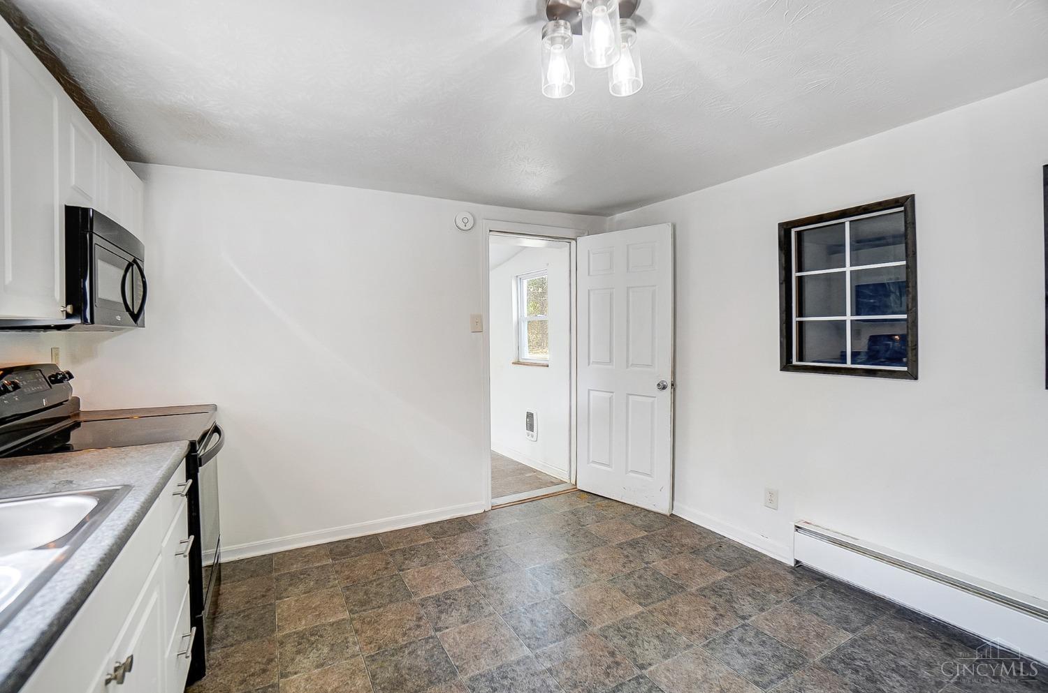 Williamsburg Twp, Ohio 45103, United States, 3 Bedrooms Bedrooms, ,1 BathroomBathrooms,Residential,Pending,82104