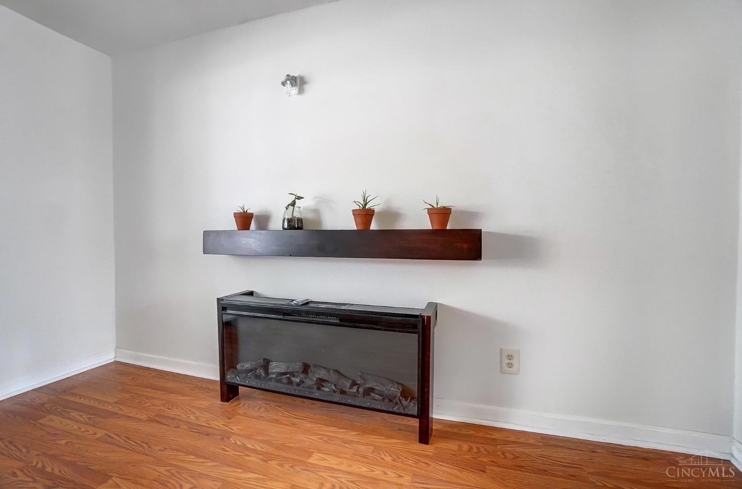 Williamsburg Twp, Ohio 45103, United States, 3 Bedrooms Bedrooms, ,1 BathroomBathrooms,Residential,Pending,82104