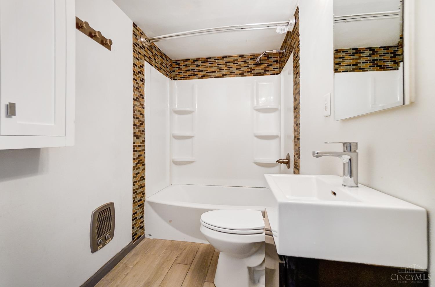 Williamsburg Twp, Ohio 45103, United States, 3 Bedrooms Bedrooms, ,1 BathroomBathrooms,Residential,Pending,82104