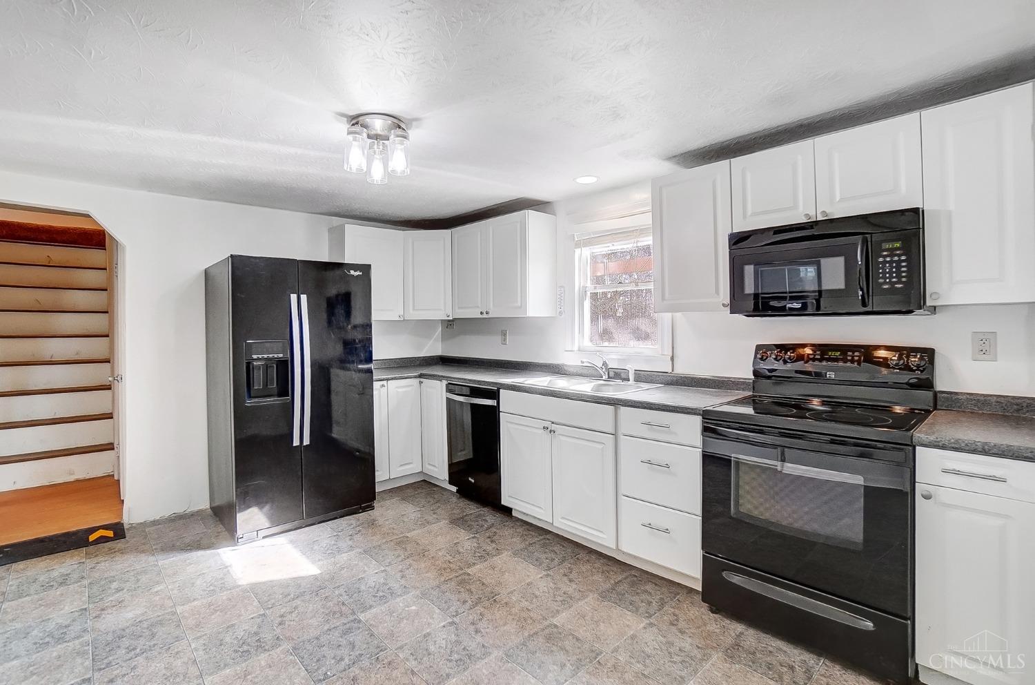 Williamsburg Twp, Ohio 45103, United States, 3 Bedrooms Bedrooms, ,1 BathroomBathrooms,Residential,Pending,82104