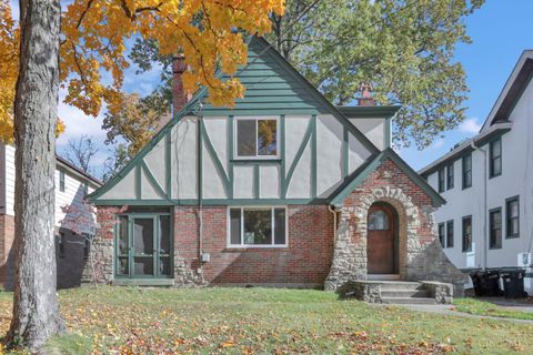 Photo of 2518 Homestead Place, Cincinnati, OH 45211 (MLS # 1861057)