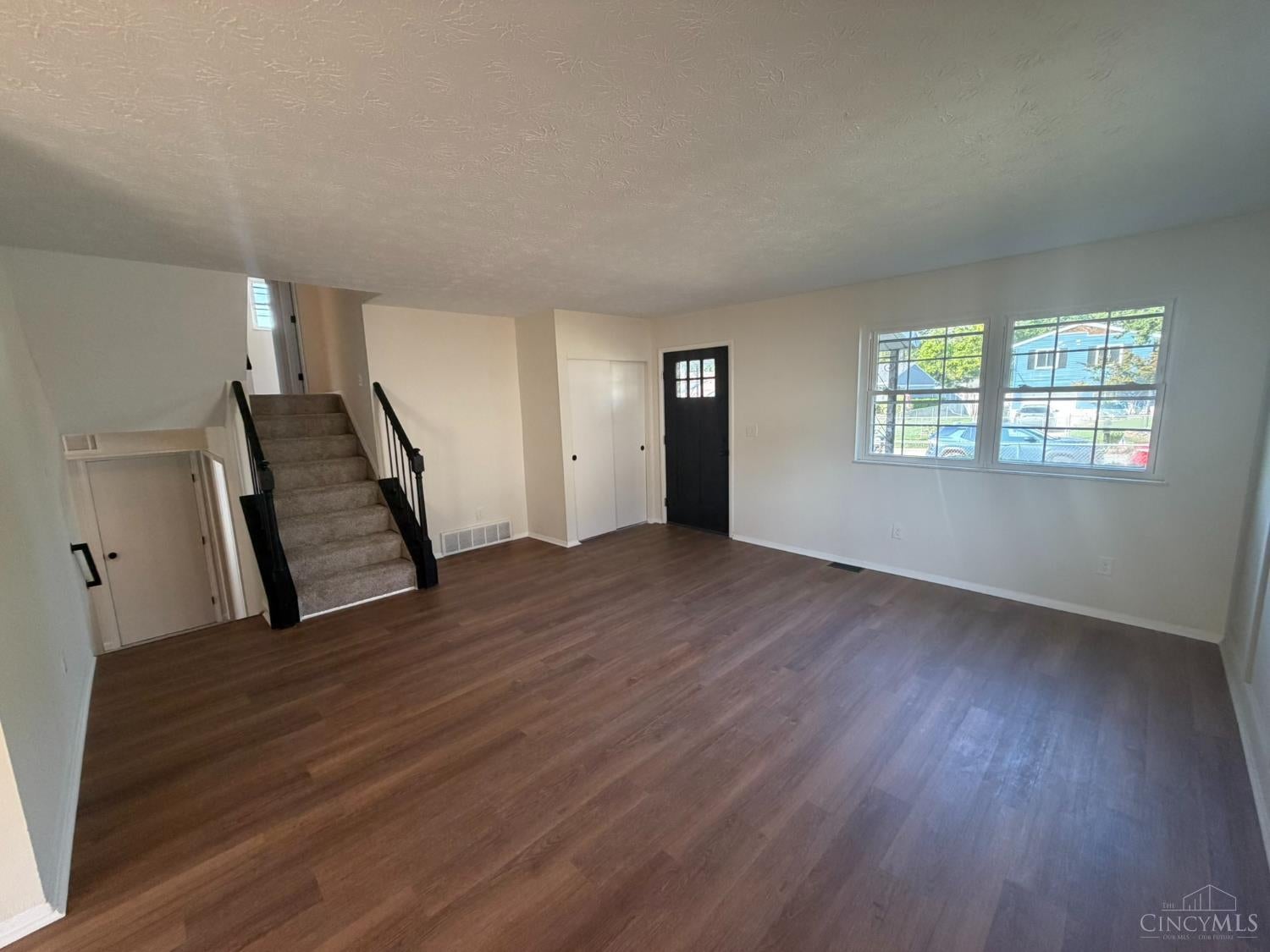 2737 Leota Lane