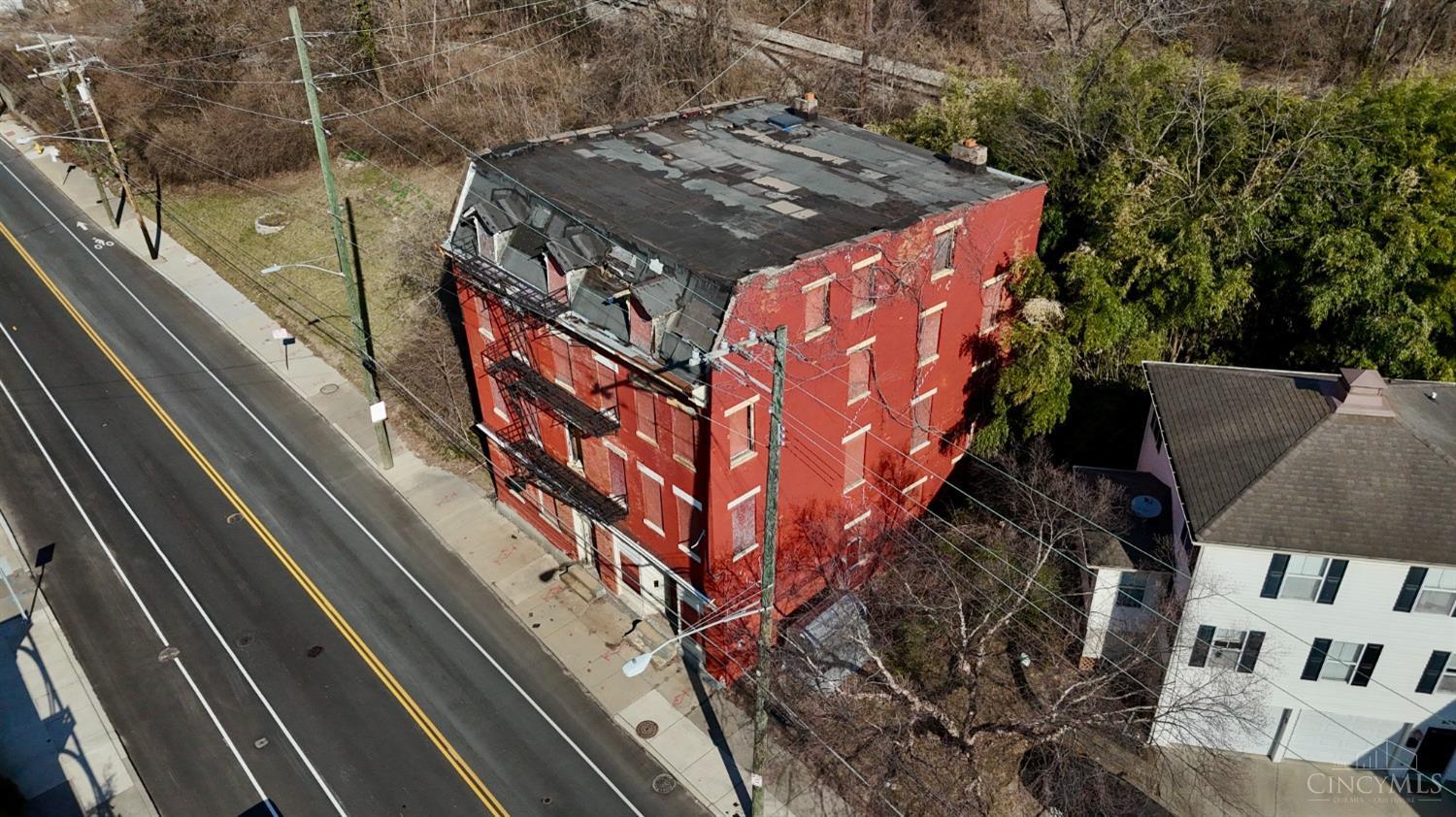 2526 Riverside Drive