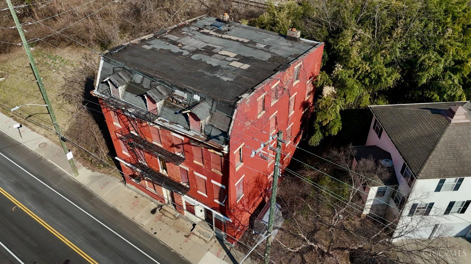 2526 Riverside Drive