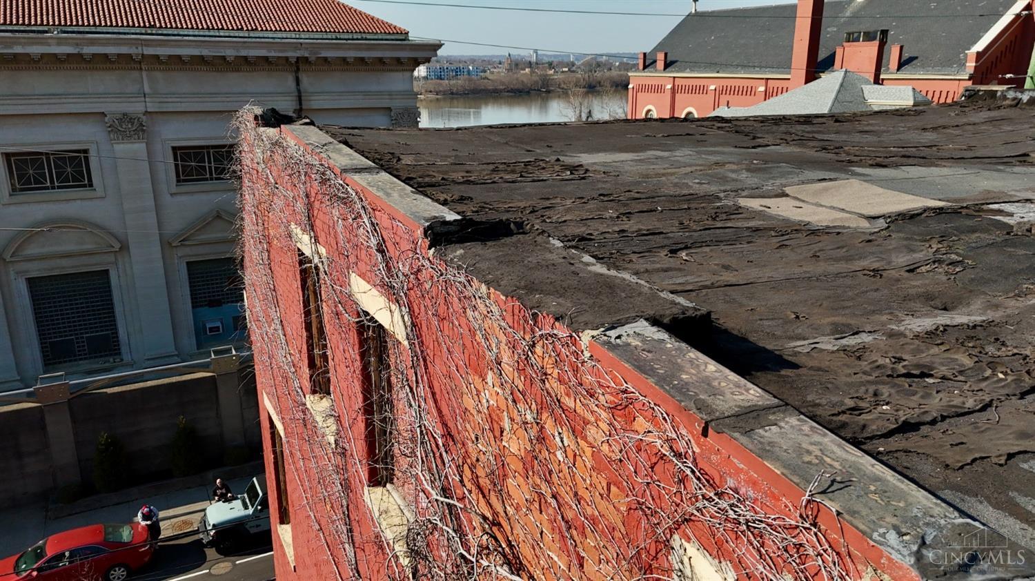 2526 Riverside Drive