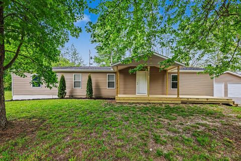 Photo of 1945 Amiott Lane, Mt Orab, OH 45154 (MLS # 1876883)