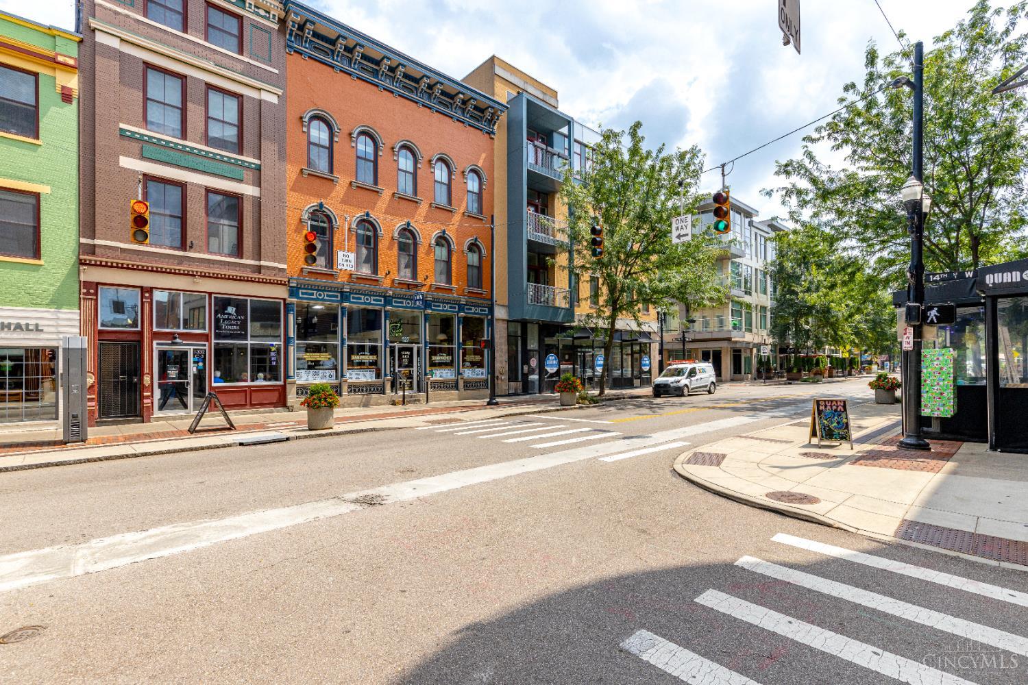 1326 Vine Street 7