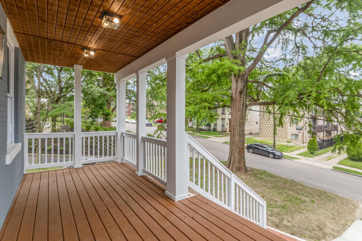 2548 Hackberry Street