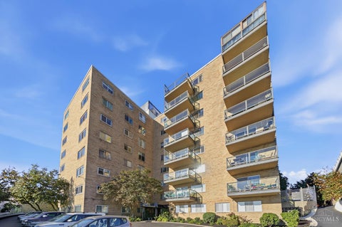 Photo of 1617 E Mcmillan Street #402, Cincinnati, OH 45206 (MLS # 1896873)