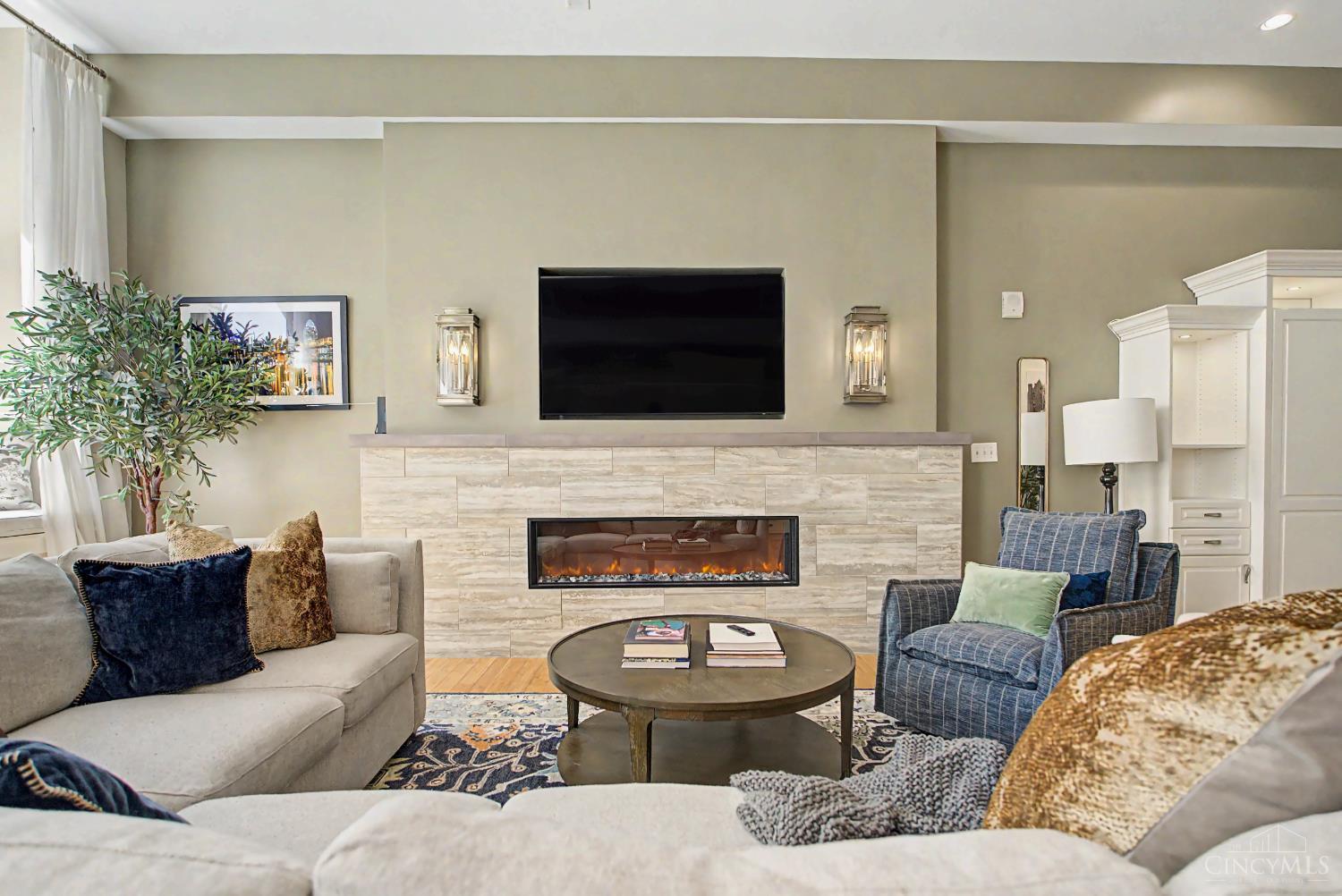 15 W Fourth Street 304