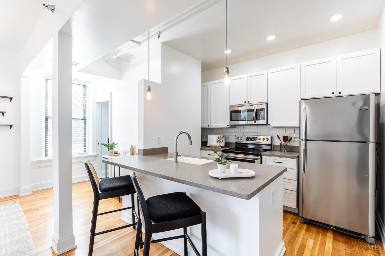 4 W Fourteenth Street 301