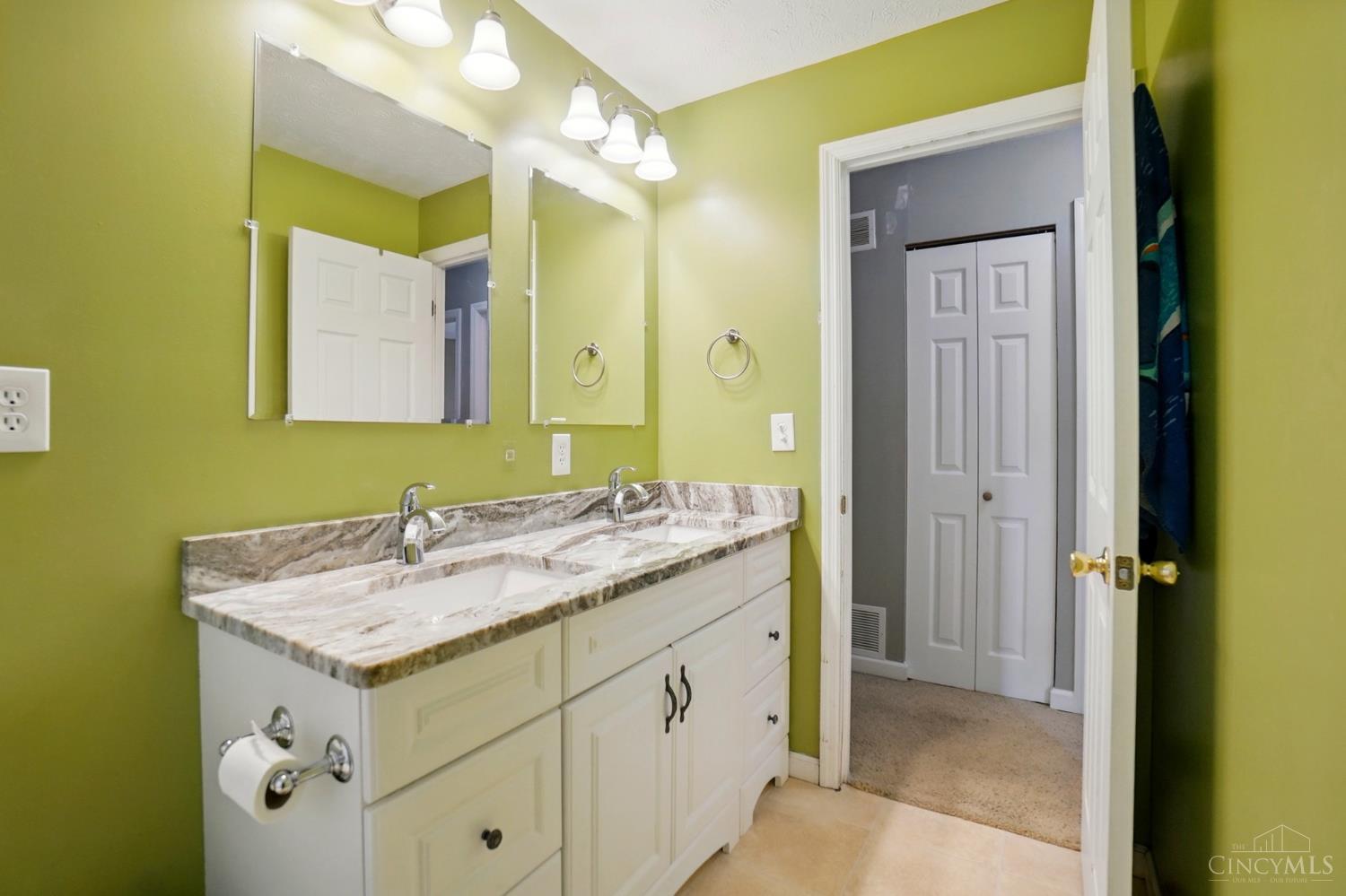 12164 Westerly Drive, Colerain Twp, Ohio image 22