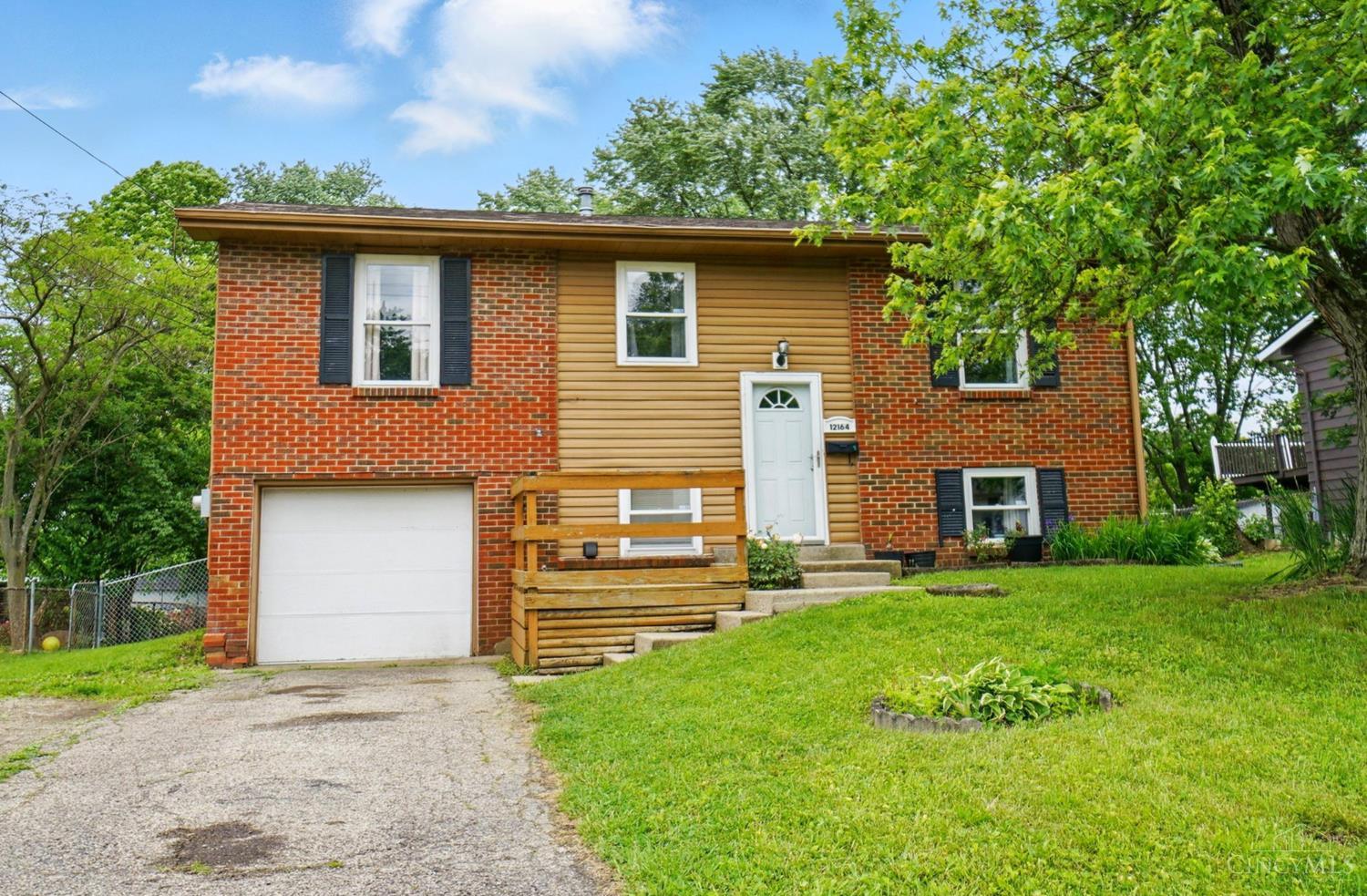 12164 Westerly Drive, Colerain Twp, Ohio image 2