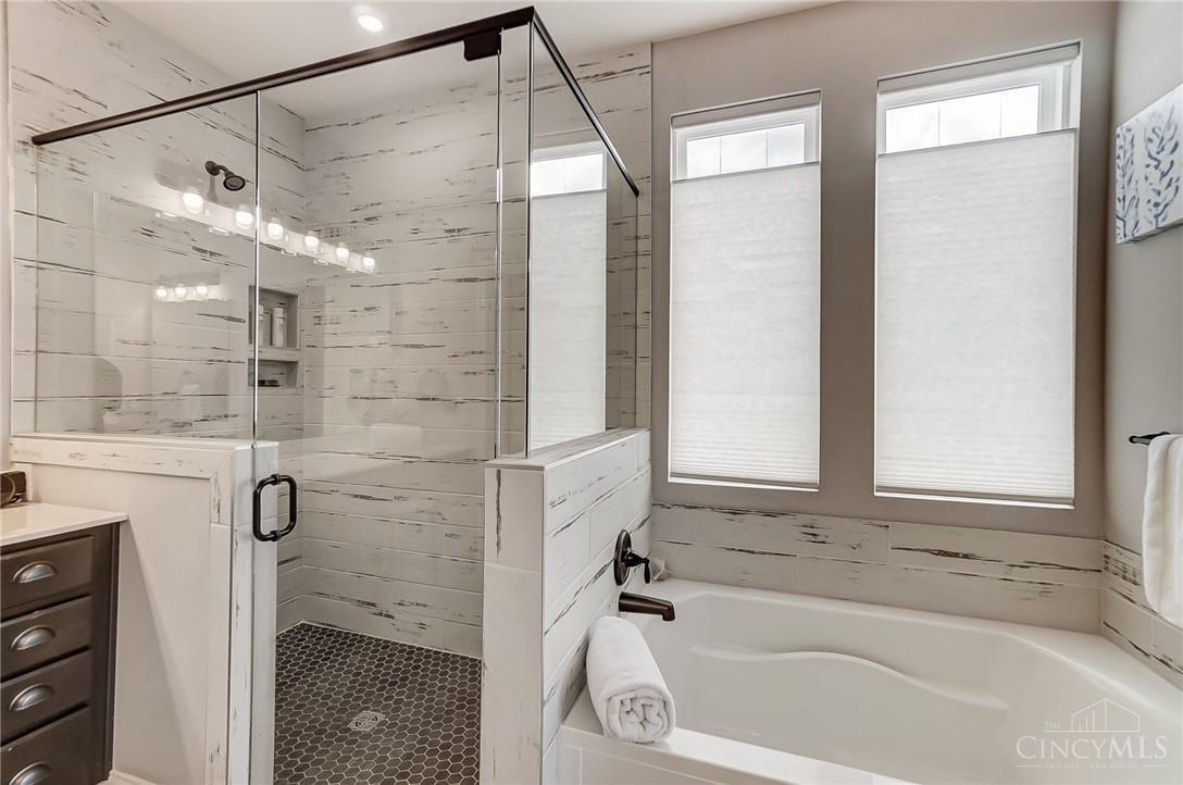 Lebanon, Ohio 45036, United States, 3 Bedrooms Bedrooms, ,3 BathroomsBathrooms,Residential,Pending,24637