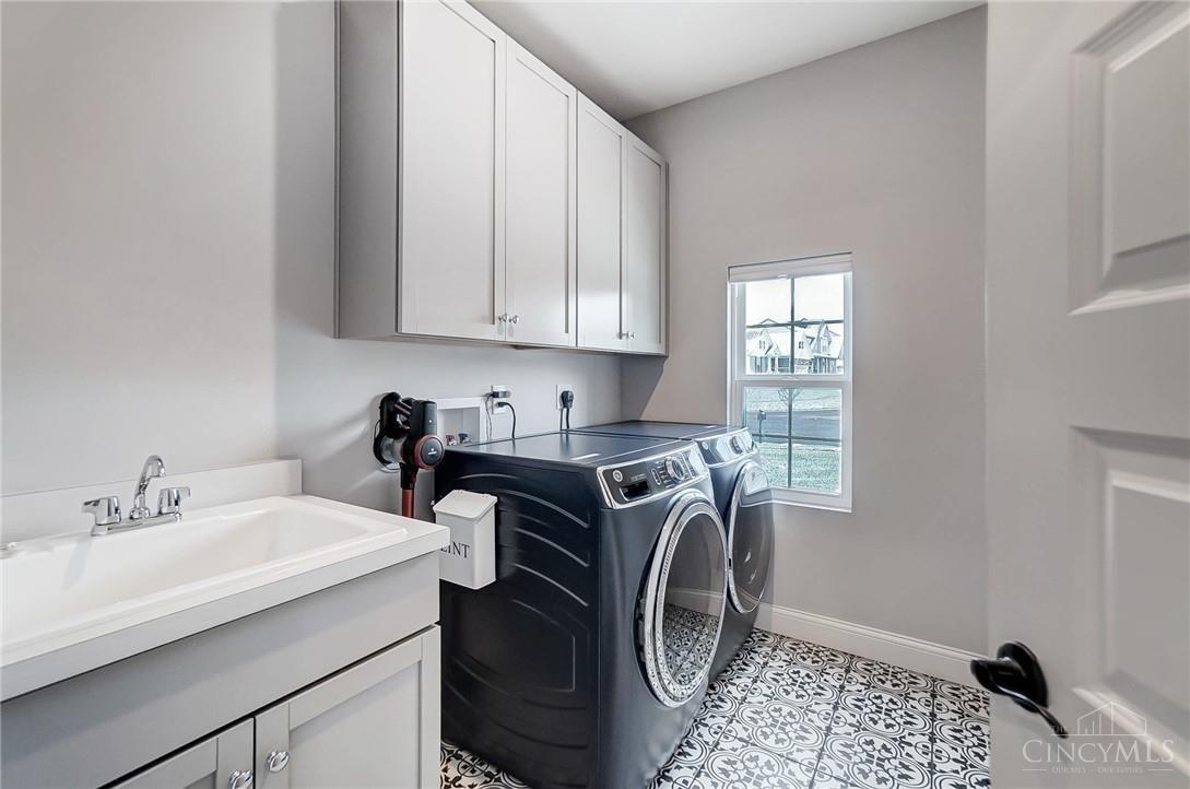 Lebanon, Ohio 45036, United States, 3 Bedrooms Bedrooms, ,3 BathroomsBathrooms,Residential,Pending,24637