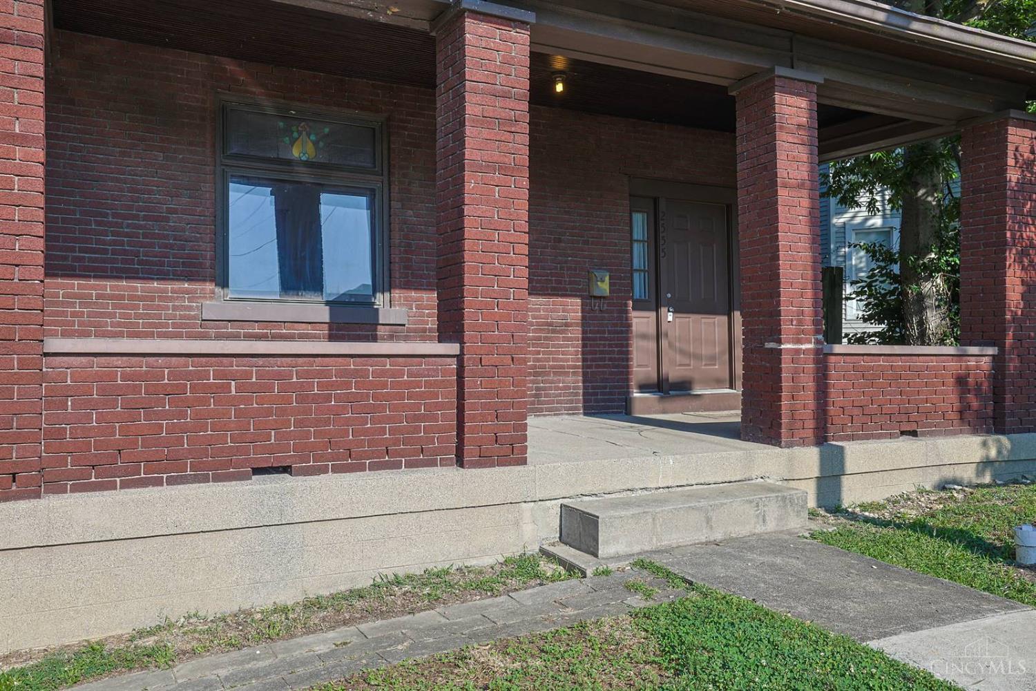 2555 Fairview Avenue