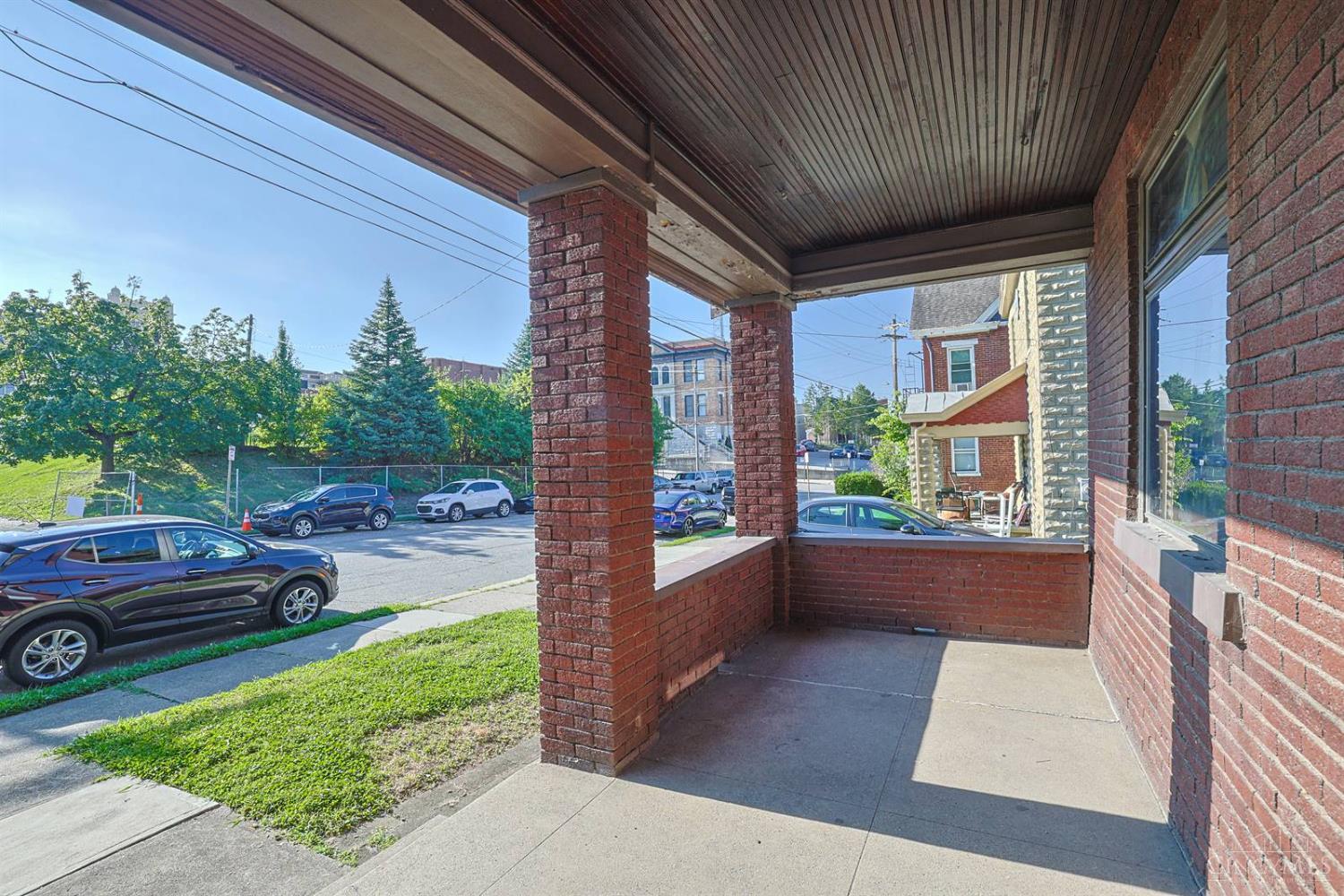 2555 Fairview Avenue