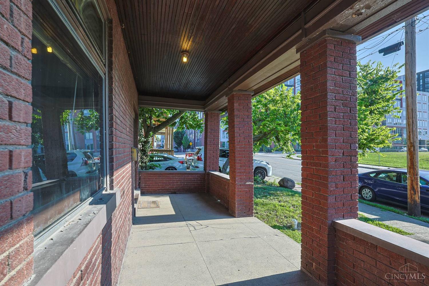 2555 Fairview Avenue