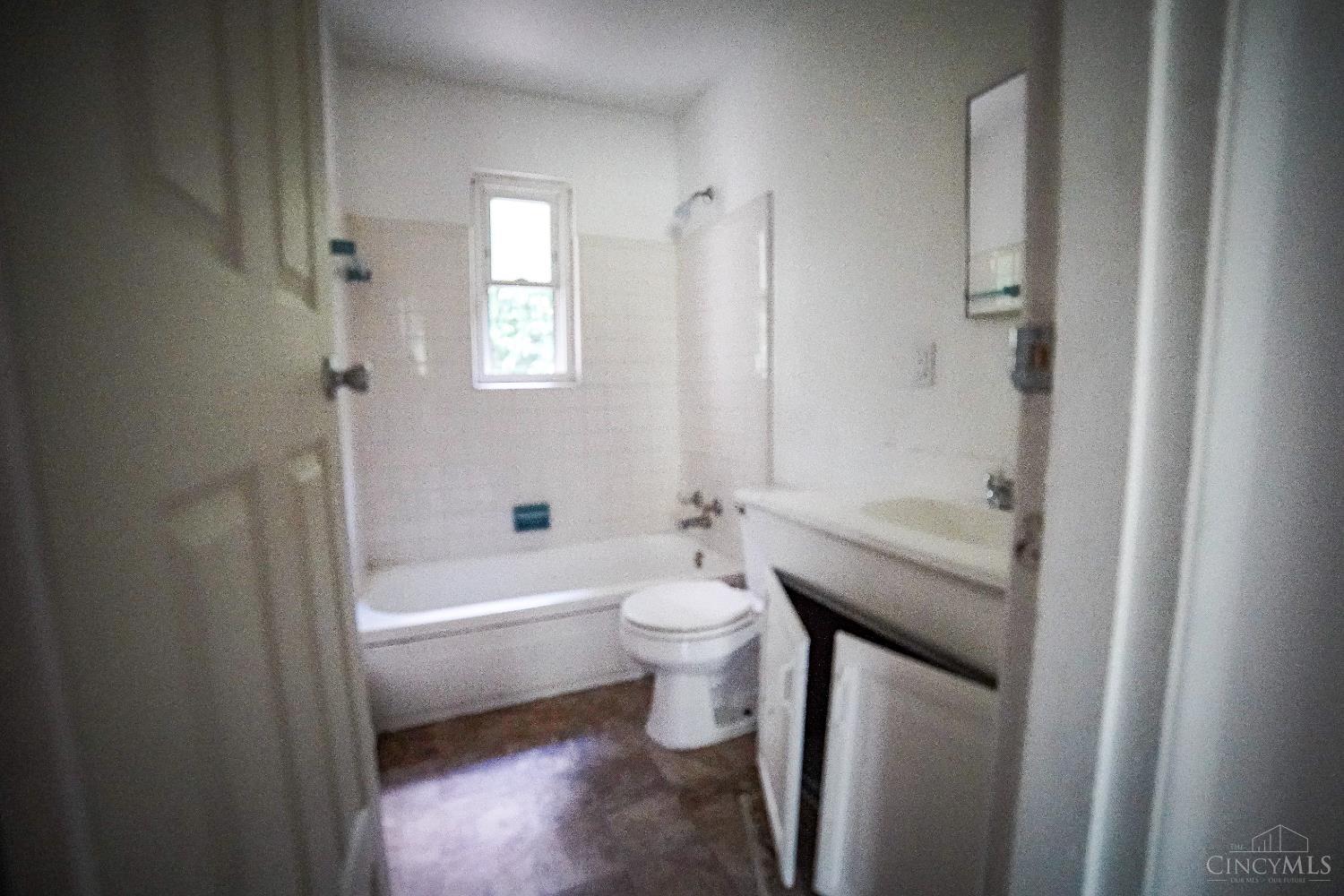 Cincinnati, Ohio 45214, United States, 8 Bedrooms Bedrooms, ,4 BathroomsBathrooms,Residential,Active,155473