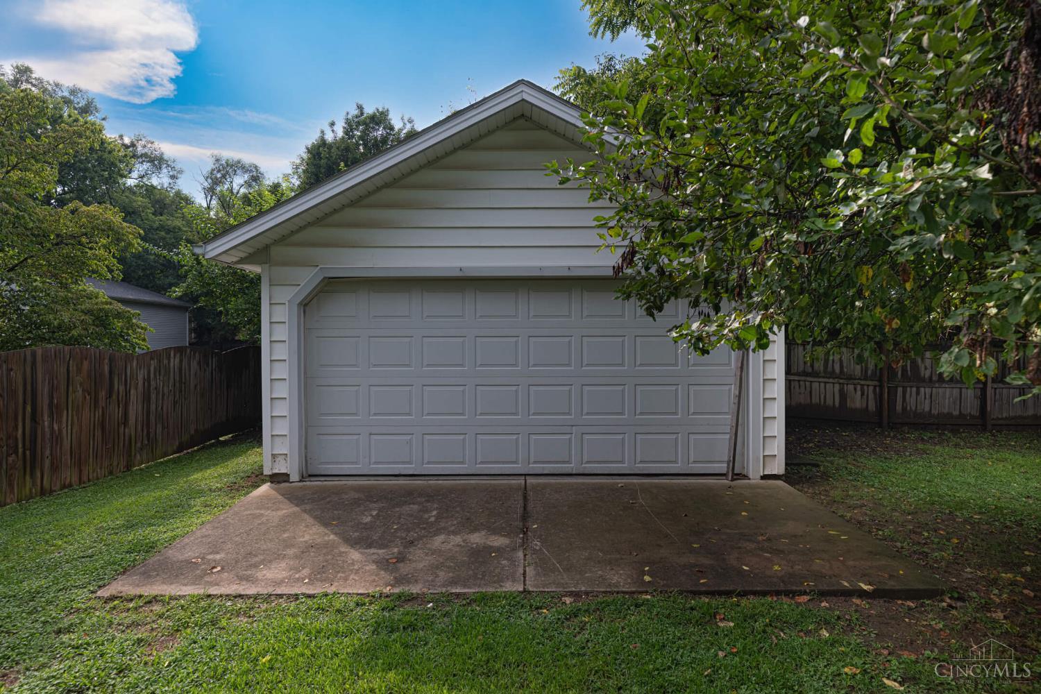 407 W Lomar Avenue