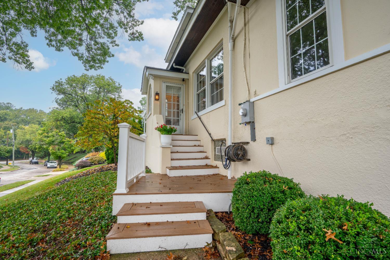 3246 Observatory Avenue