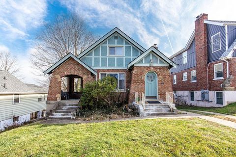 Photo of 1646 Tuxworth Avenue, Cincinnati, OH 45238 (MLS # 1865195)