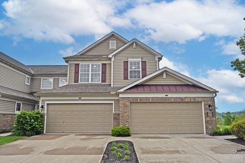 Photo of 7302 Bridge Point Drive, Cincinnati, OH 45248 (MLS # 1879093)