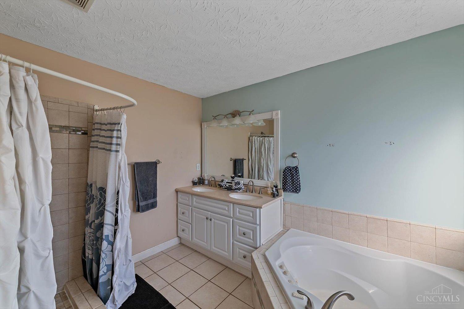 535 Teakwood Place, Trenton, Ohio image 17