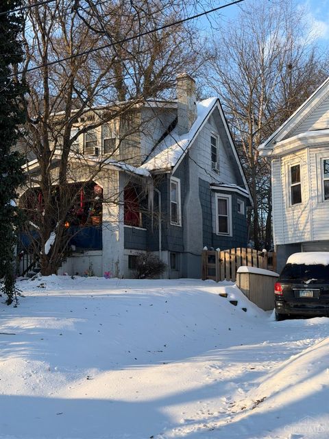 Photo of 724 Burr Oak Street, Cincinnati, OH 45232 (MLS # 1867395)