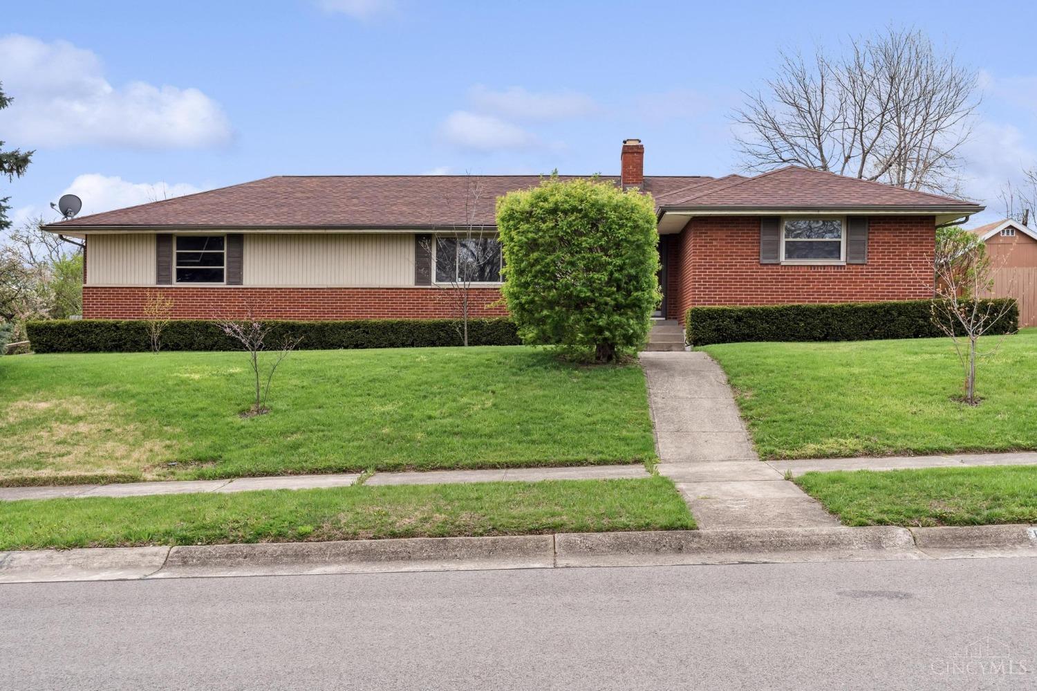 606 Valley View Drive, Middletown, Ohio image 1