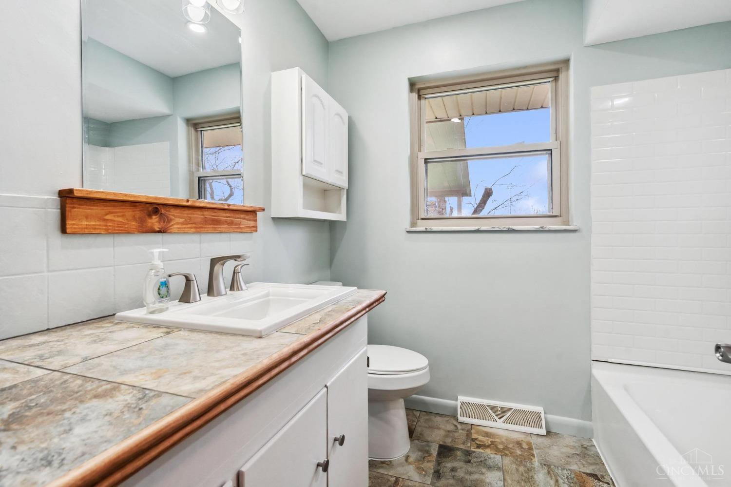 606 Valley View Drive, Middletown, Ohio image 13