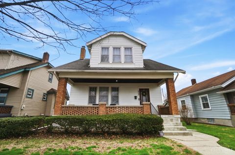 Photo of 717 Hooven Avenue, Hamilton, OH 45015 (MLS # 1871519)